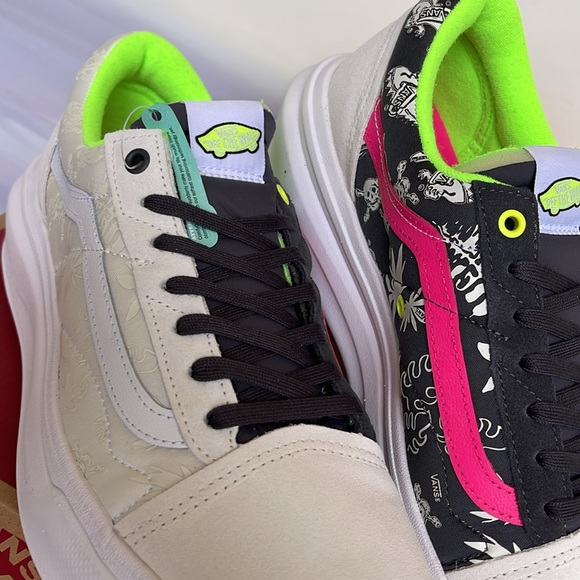 Vans Men’s Old Skool Over
Singles Day Multi/True Wh
VN0A7Q5E6GL
Sneaker Platform - Picture 7 of 16